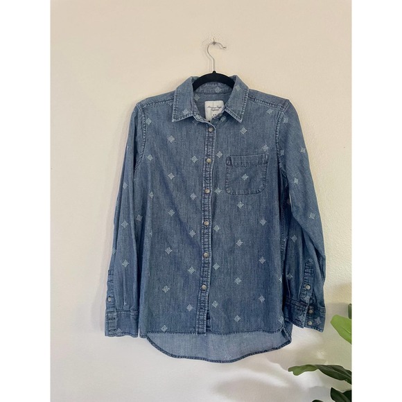 American Eagle Women's Size M denim embroidered diamond pattern button up - Picture 1 of 8